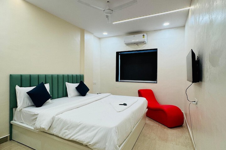 Room 8 of 27