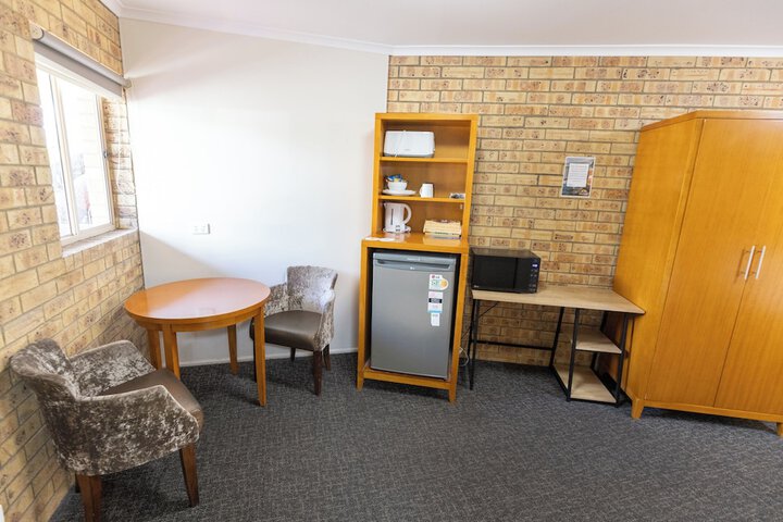 Room 10 of 65