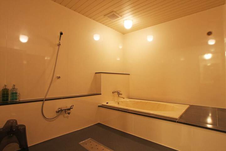 Room 6 of 53