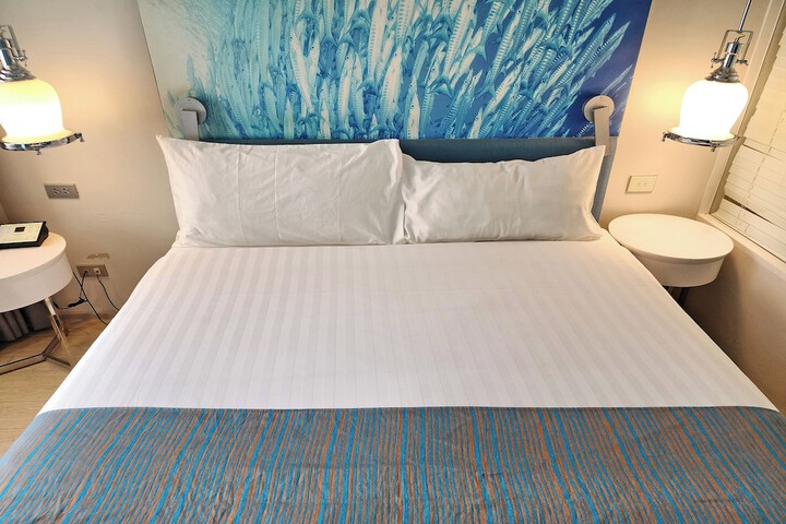 Room 19 of 109