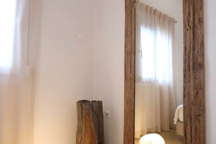 Room 9 of 10