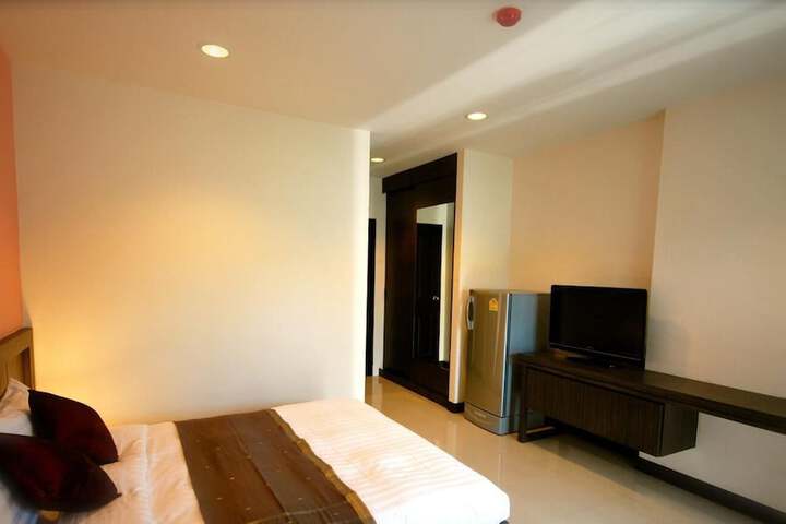 Room 7 of 19