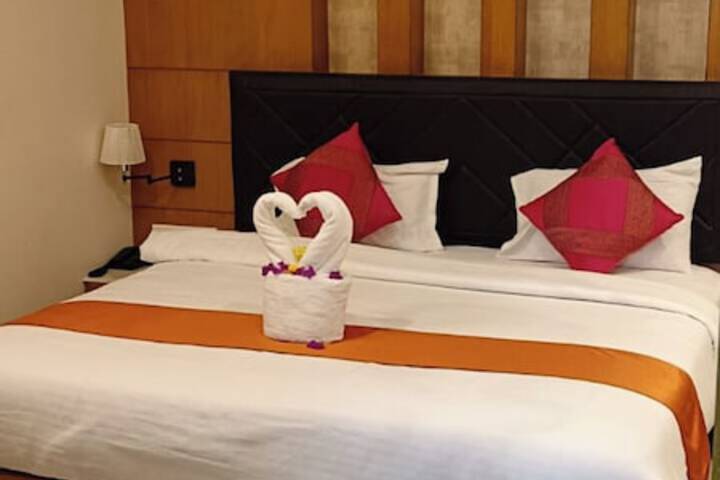Room 5 of 17
