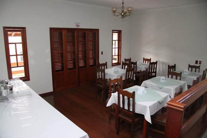 Dining 14 of 16