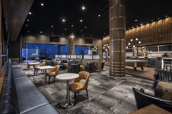 Lounge 100 of 134