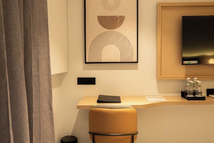 Room 13 of 90