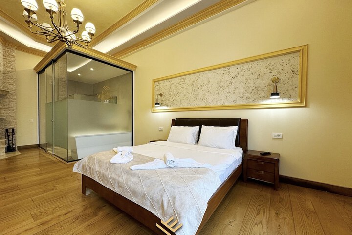 Room 5 of 121