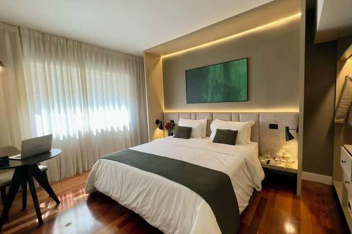 Room 17 of 37