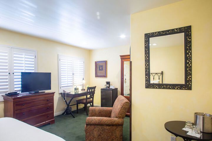 Room 4 of 81