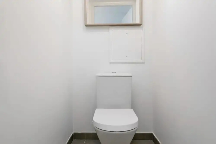Room 10 of 16