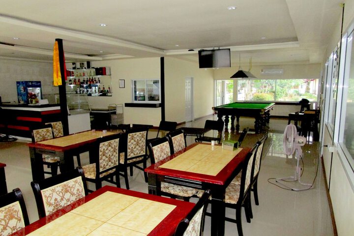 Lounge 54 of 67