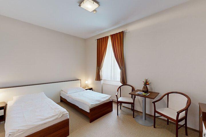 Room 10 of 35