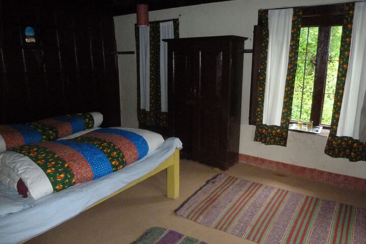 Room 10 of 14