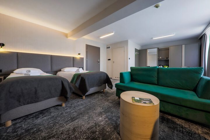 Room 6 of 31