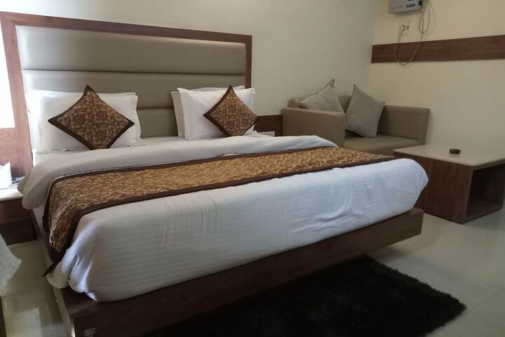 Room 35 of 61