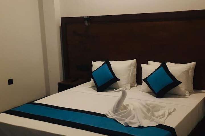 Room 21 of 28