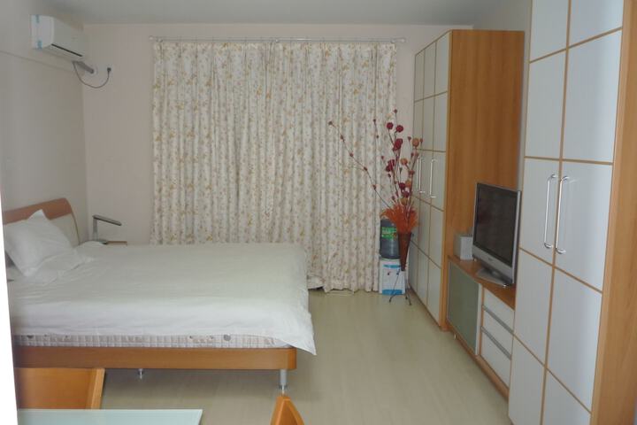 Room 8 of 18