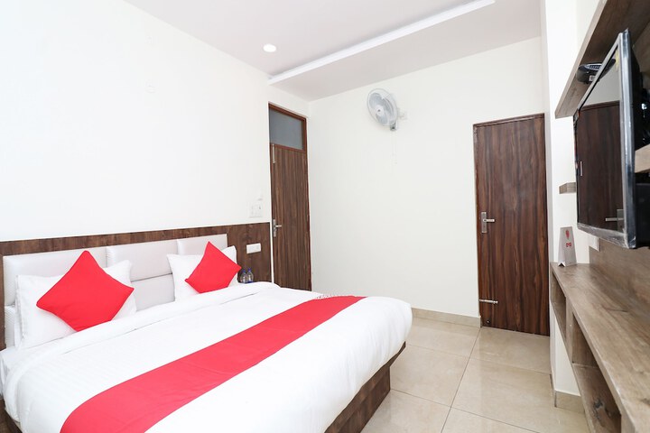 Room 9 of 23