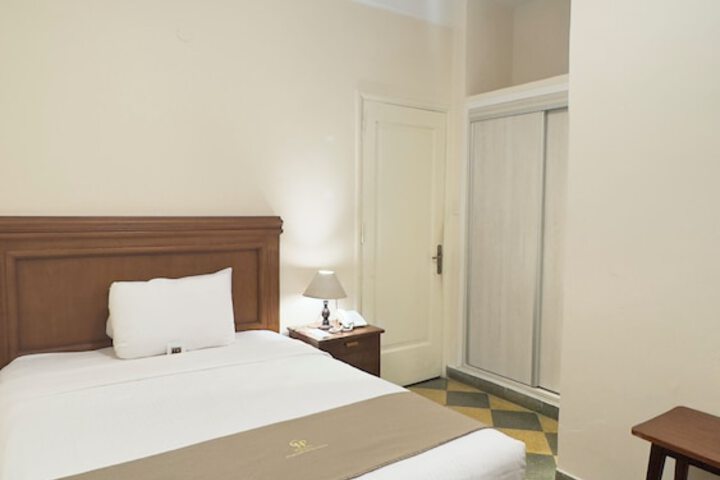 Room 28 of 43