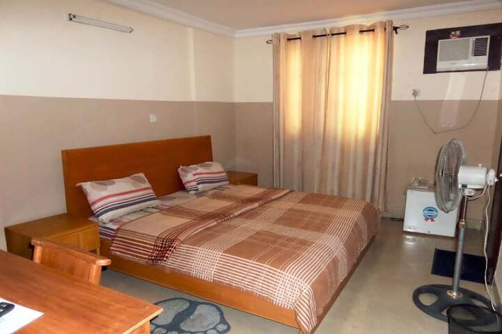 Room 7 of 16