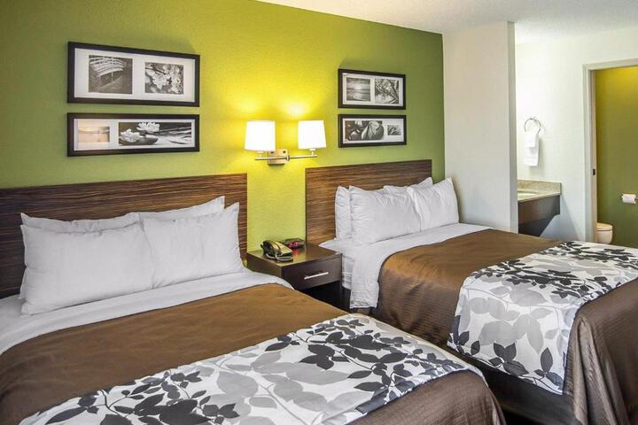 Double Accessible Queen Size Bed (6 of 10)