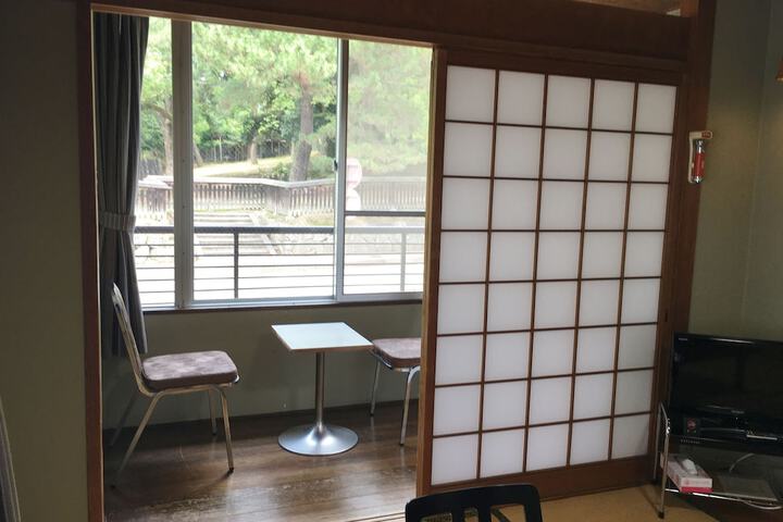 Room 8 of 35