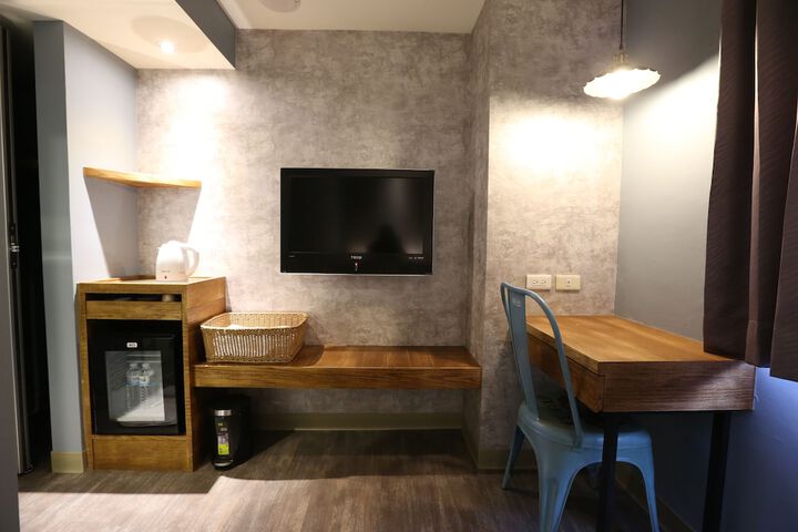 Room 5 of 50