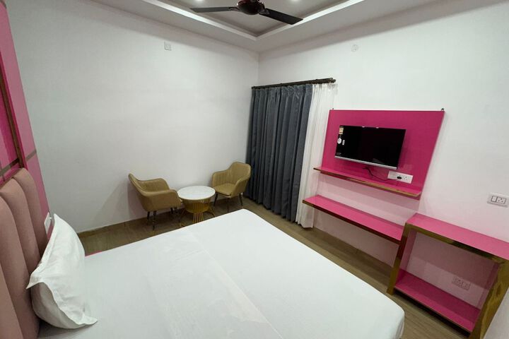 Room 14 of 26