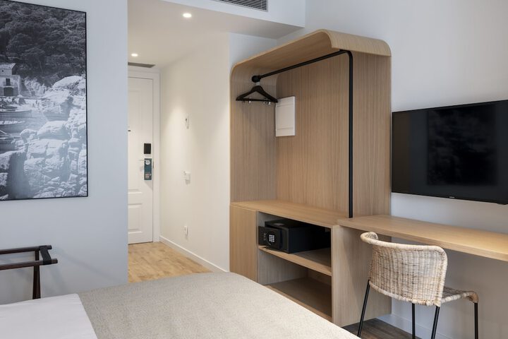 Room 28 of 108