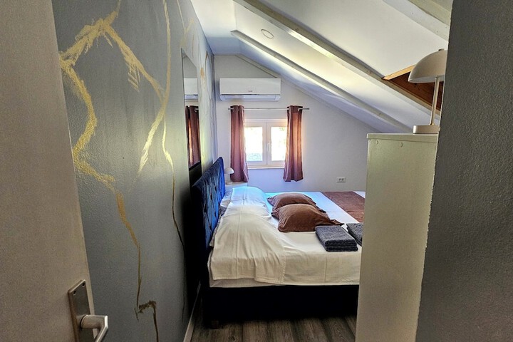 Room 24 of 140