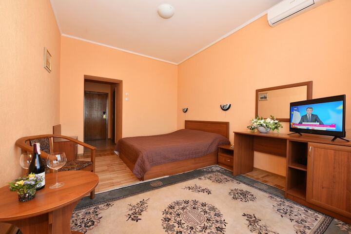 Room 10 of 97
