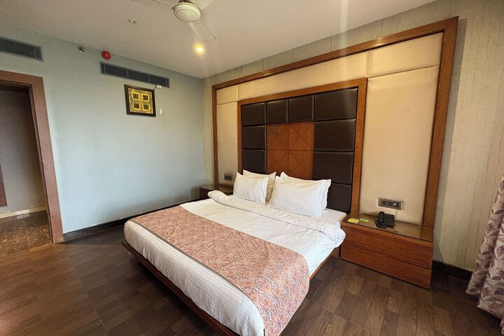 Room 34 of 65