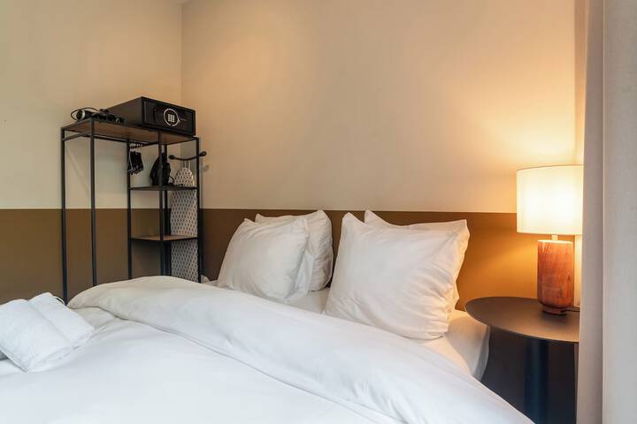 Room 32 of 67
