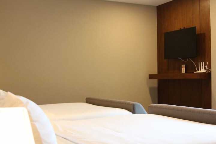 Room 15 of 95