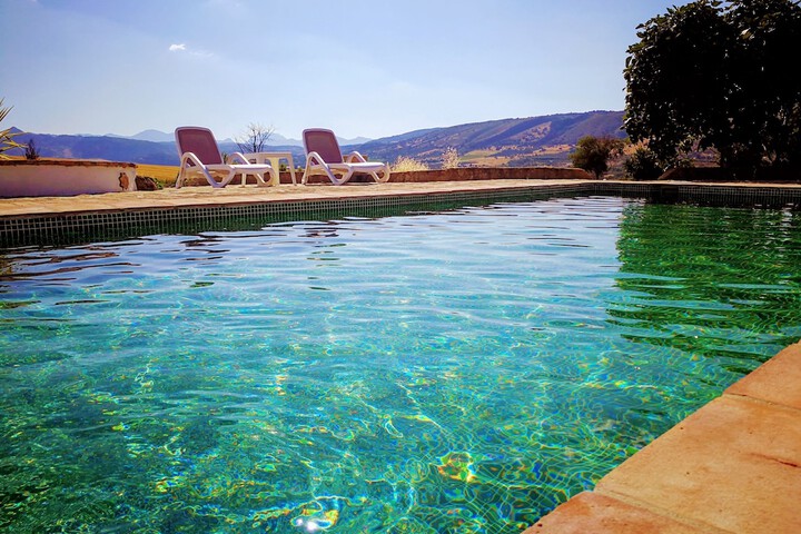 Pool 40 of 79