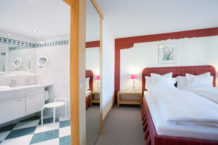 Room 28 of 91