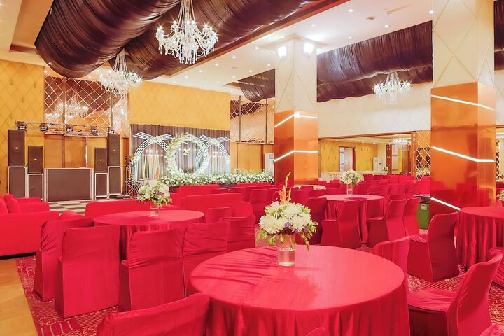 Ballroom/Hall 90 of 113