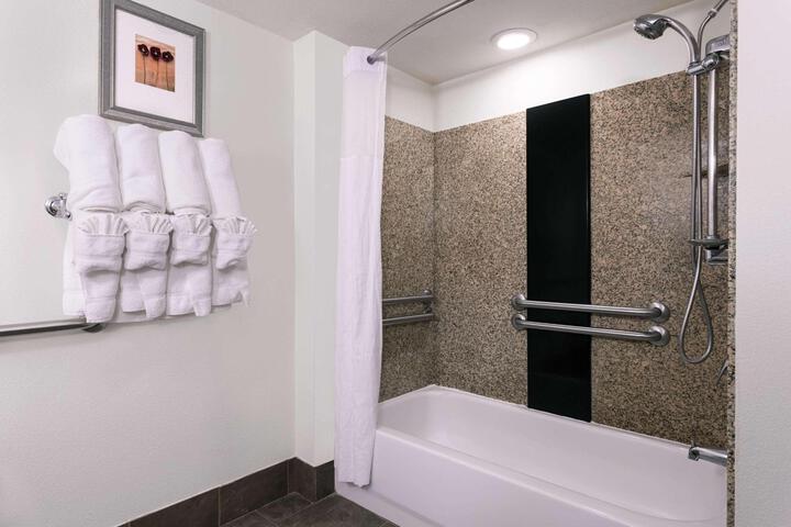 2 Queen Beds (4 of 7)
