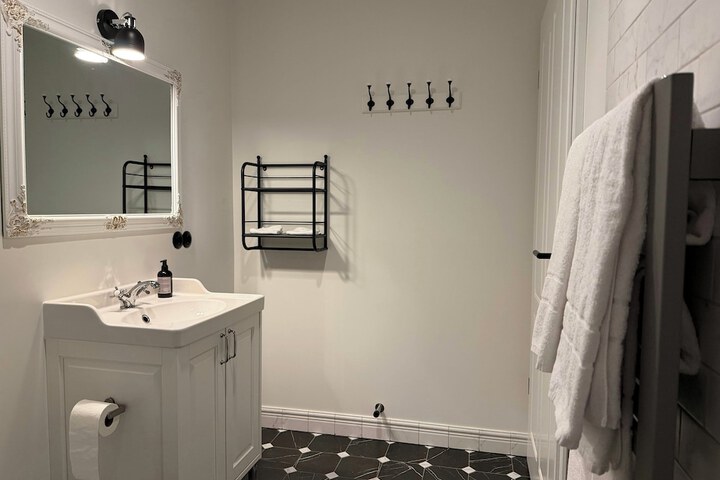 Room 32 of 53
