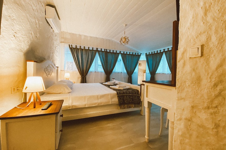 Room 43 of 79