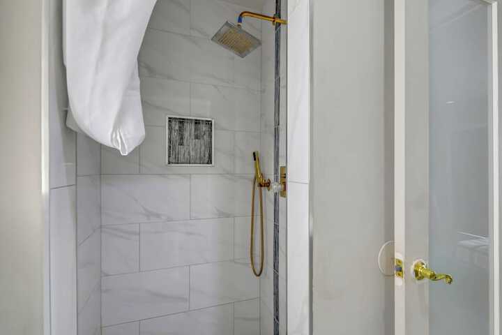 Suite King Bed Kitchenette Ground Floor (12 of 15)