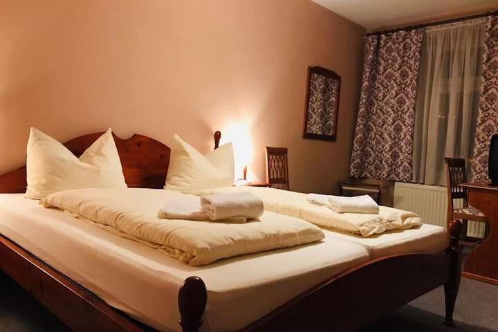Room 6 of 26