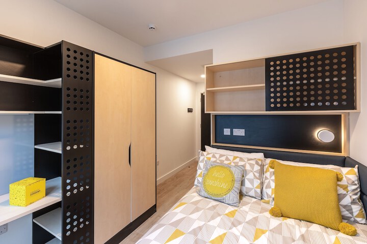 Room 4 of 14