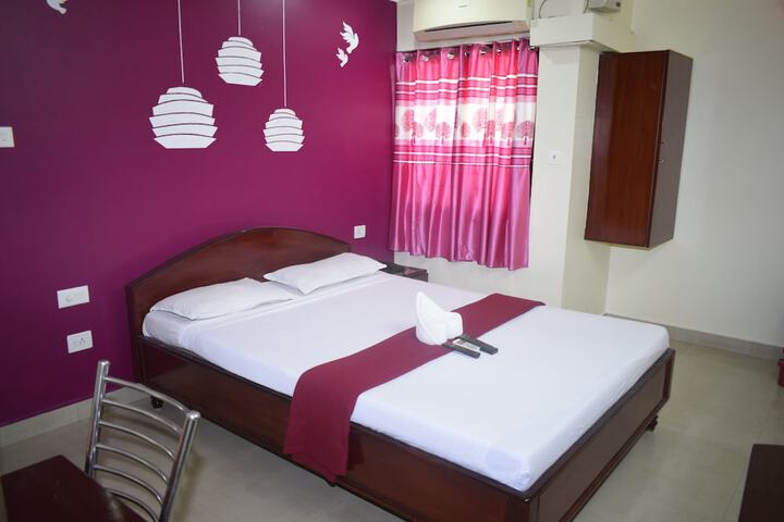 Room 4 of 18