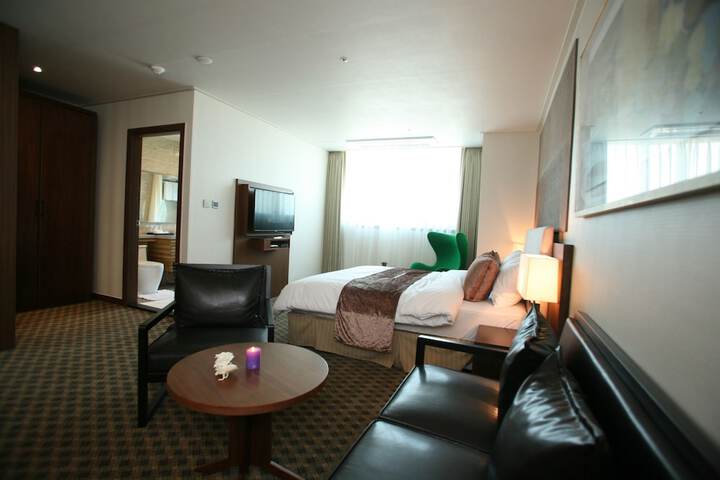 Room 18 of 83