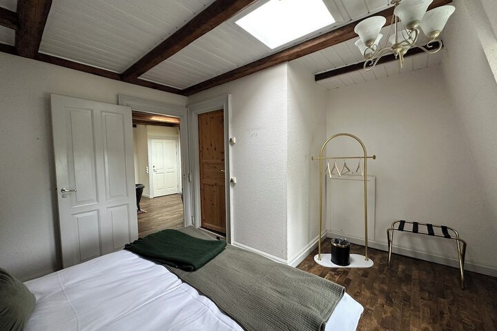 Room 49 of 77
