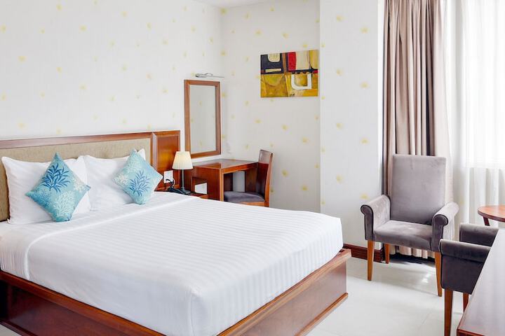 Room 28 of 108