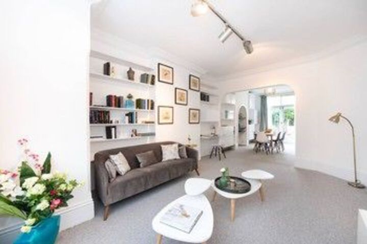 3 Bedroom House in Hampstead Village Sleeps 6