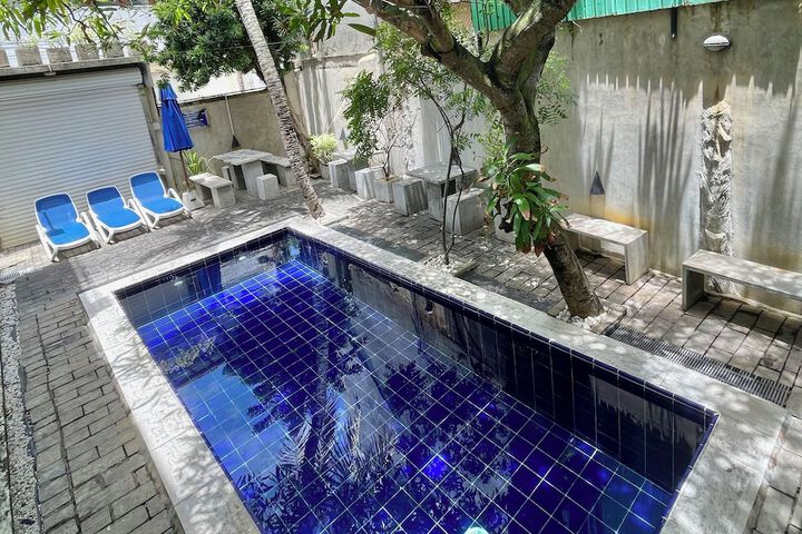 Hotel with Pool