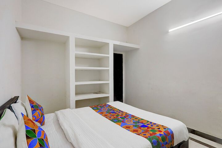 Room 10 of 27